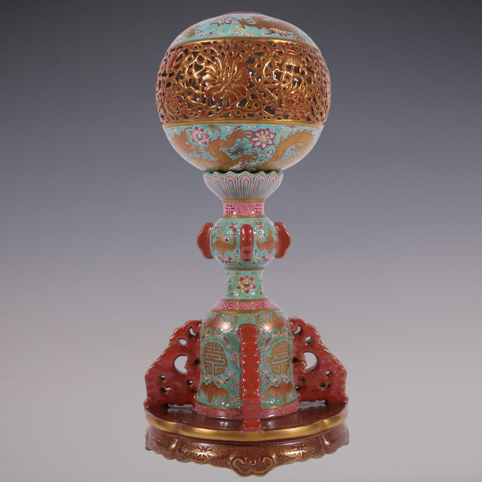 An Exquisite Famille-Rose Green Ground Painted Gold Dragon Pattern Bats and Peach Pattern Lotus: An Exquisite Famille-Rose Green Ground Painted Gold Dragon Pattern Bats and Peach Pattern Lotus Pattern Hatstand Qing Dynasty, China Qianlong Four-character Mark Size:11inx5.3in粉彩松