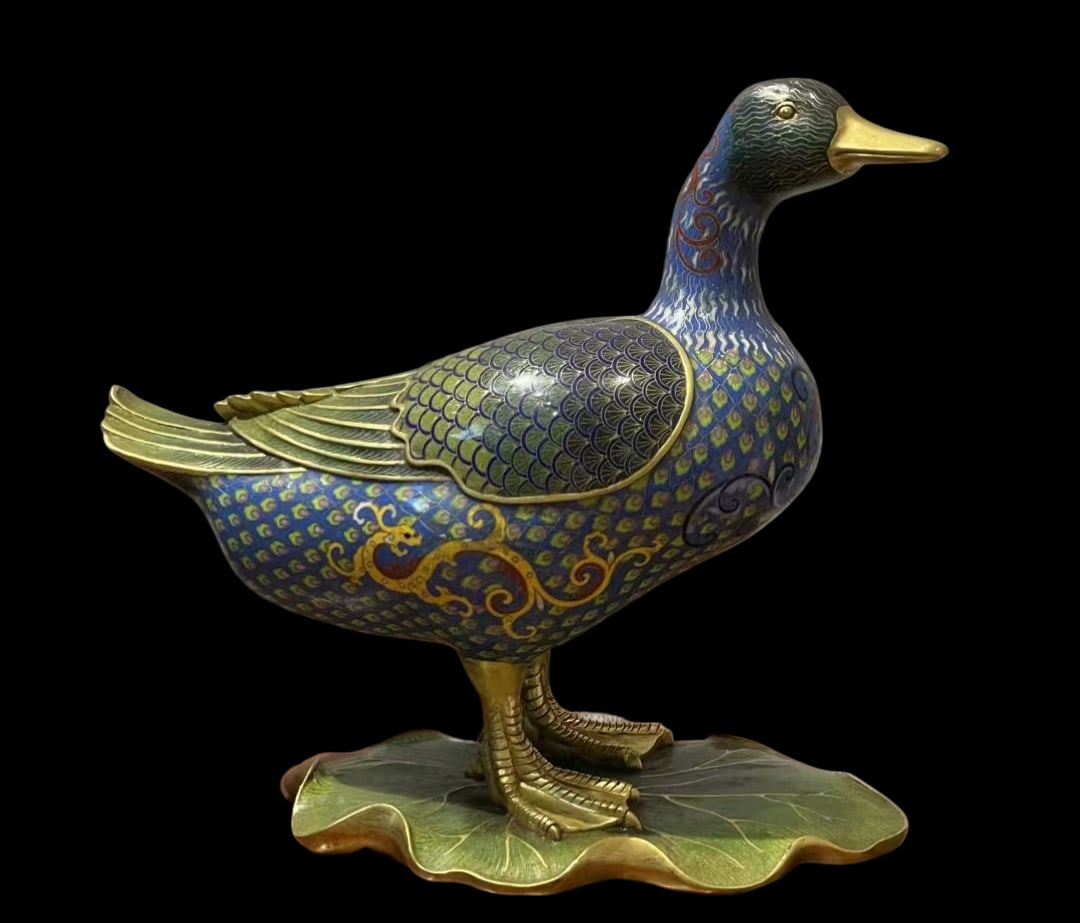 A Exquisite Cloisonne Duck Ornament: A Exquisite Cloisonne Duck Ornament Qing Dynasty, China Qianlong Four-character Mark Size:13inx15.7in Weight:5.3KG景泰蓝鸭子摆件