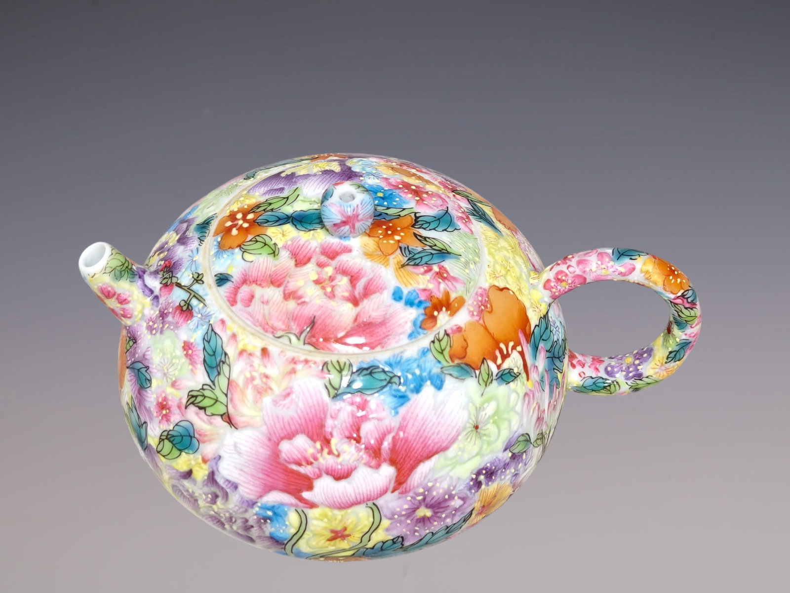 An Exquisite Enamel Flower Pattern Teapot - 2