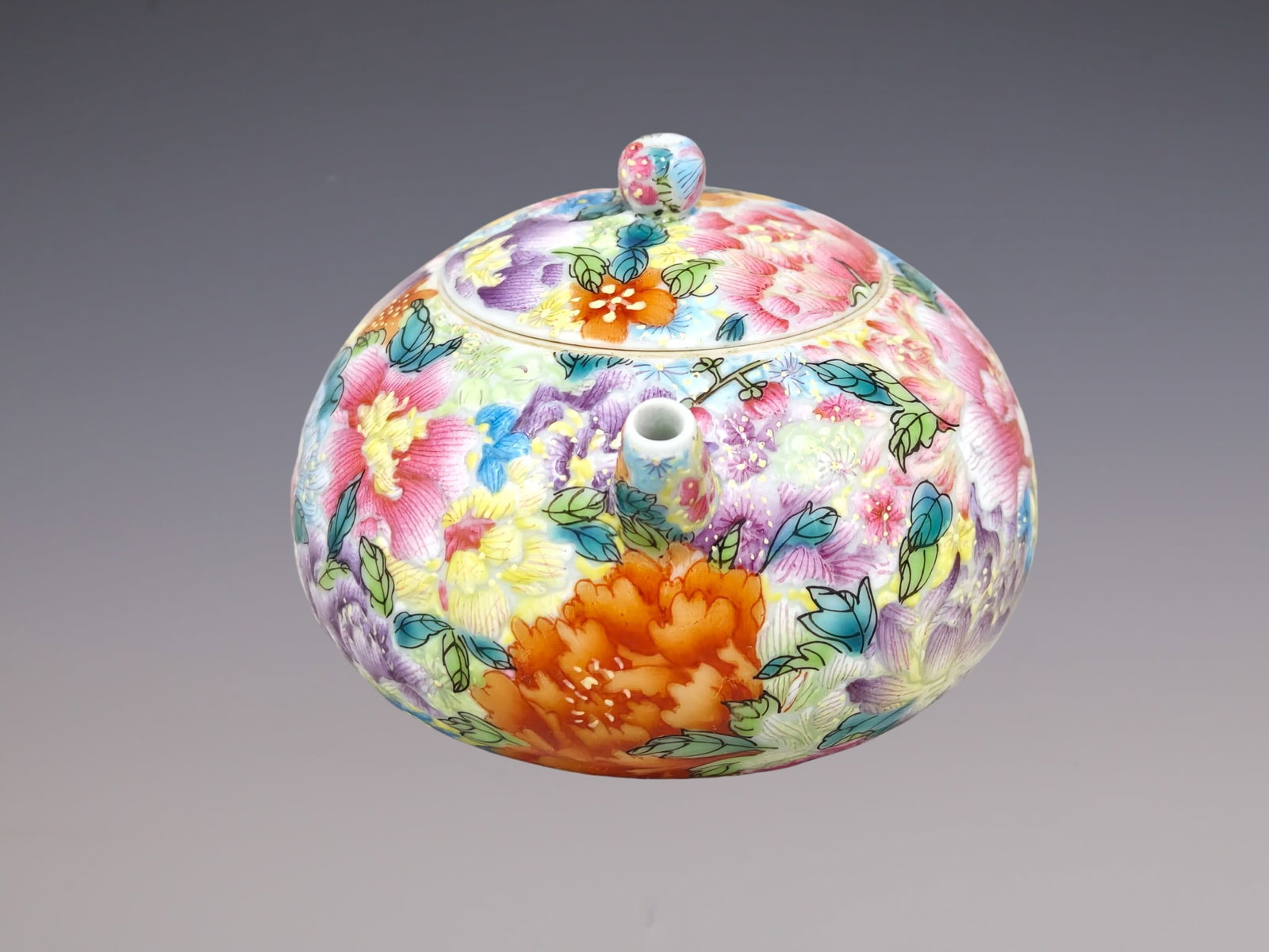 An Exquisite Enamel Flower Pattern Teapot - 3