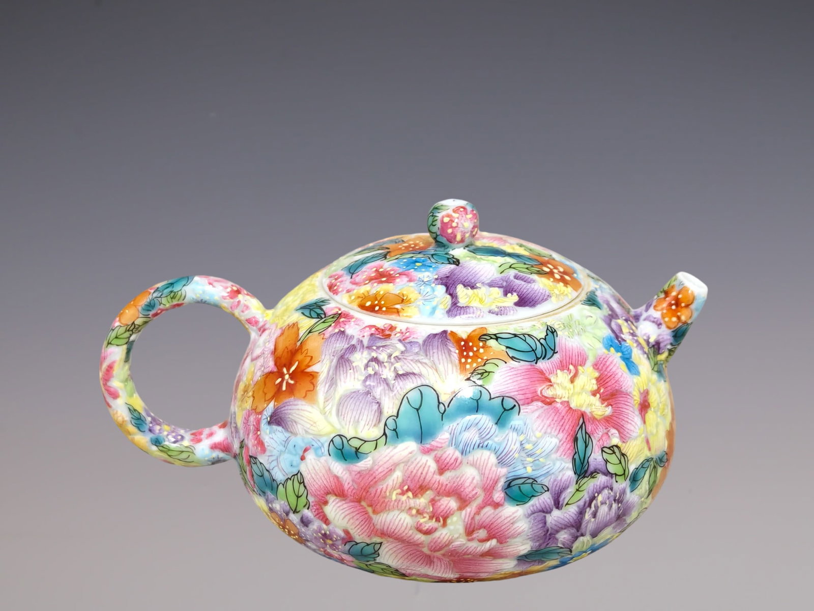 An Exquisite Enamel Flower Pattern Teapot - 4