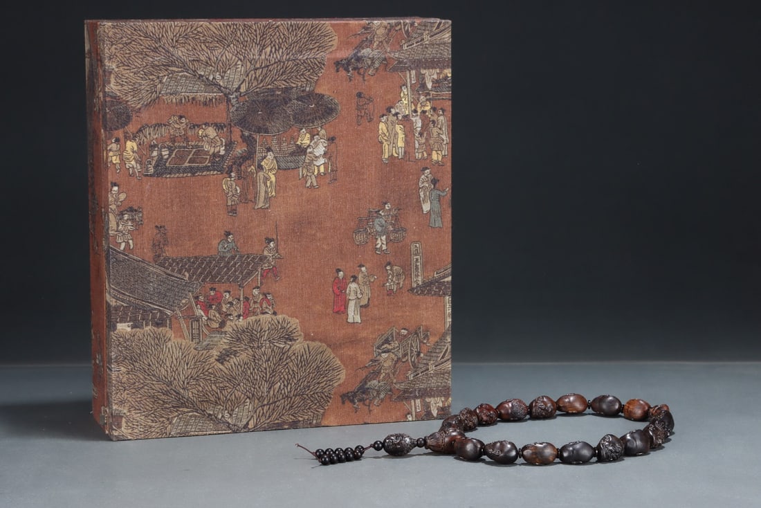 An Exquisite Eaglewood Bracelets - 2