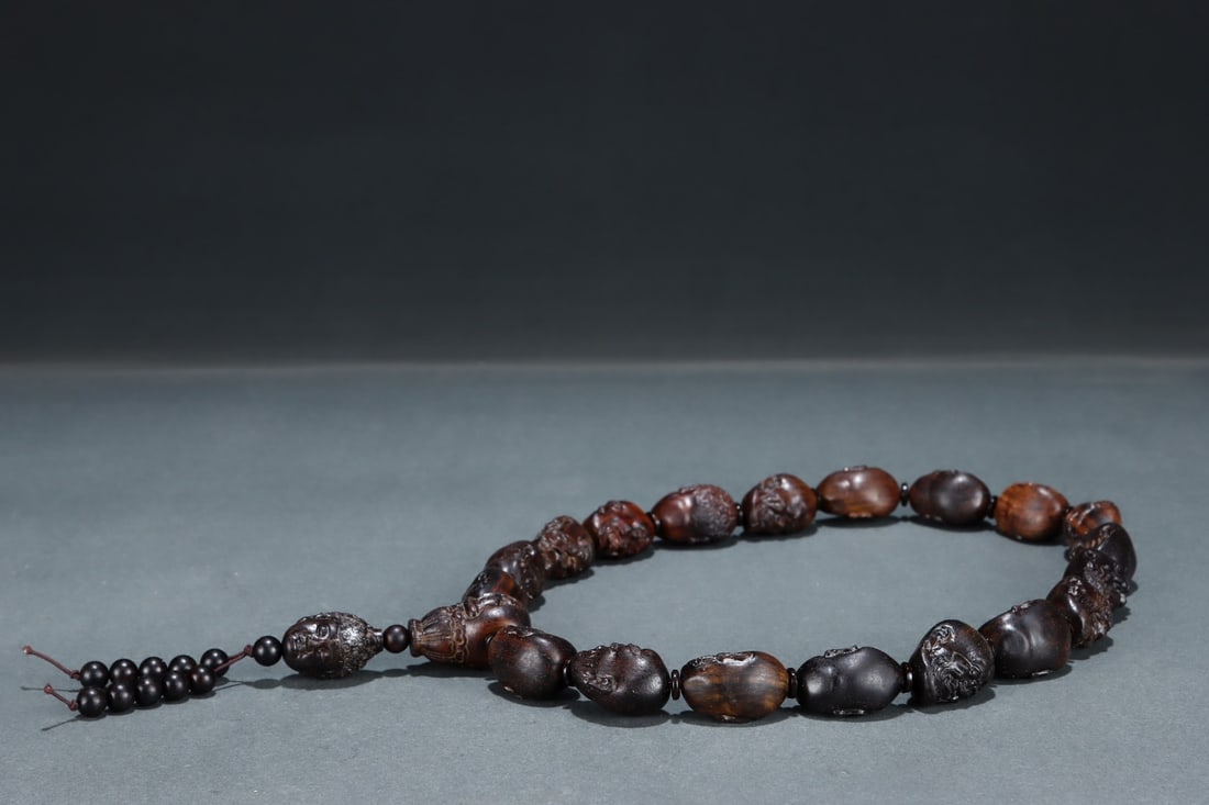 An Exquisite Eaglewood Bracelets - 3