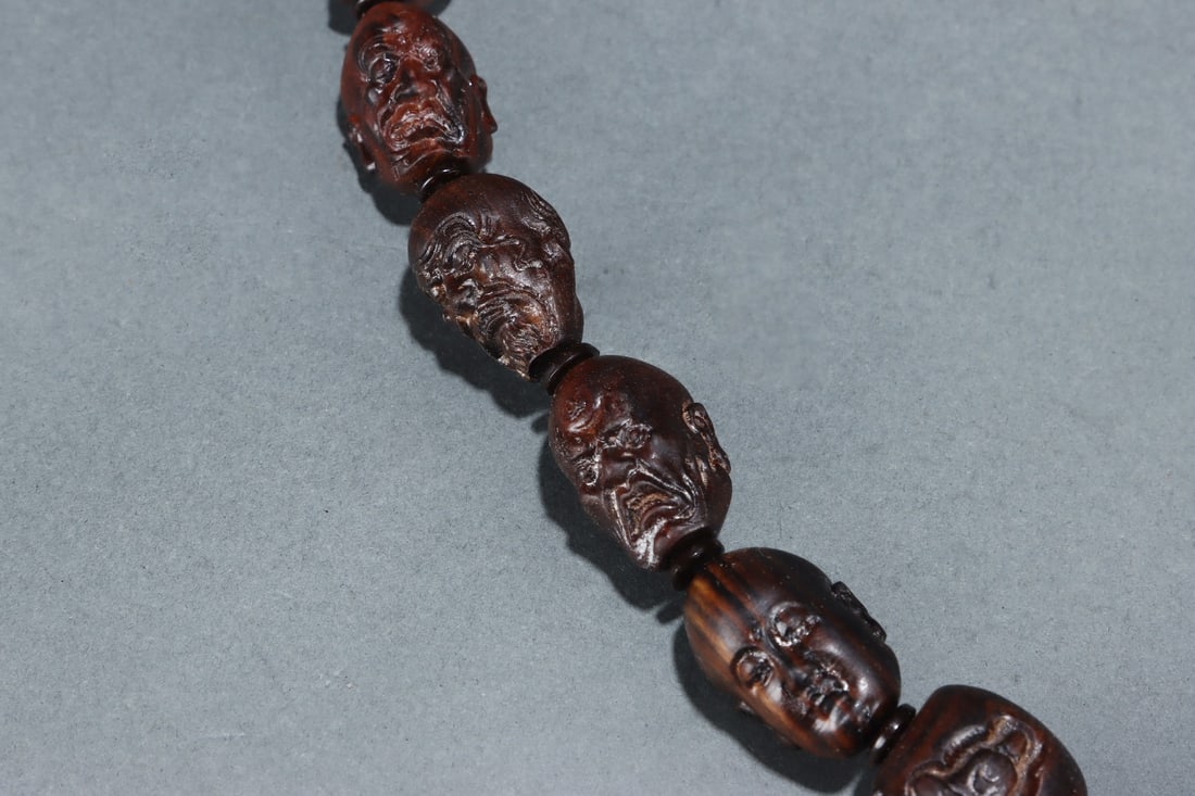 An Exquisite Eaglewood Bracelets - 8
