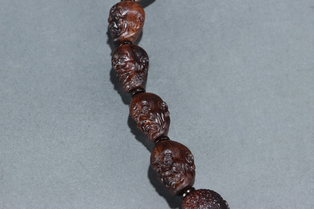 An Exquisite Eaglewood Bracelets - 9