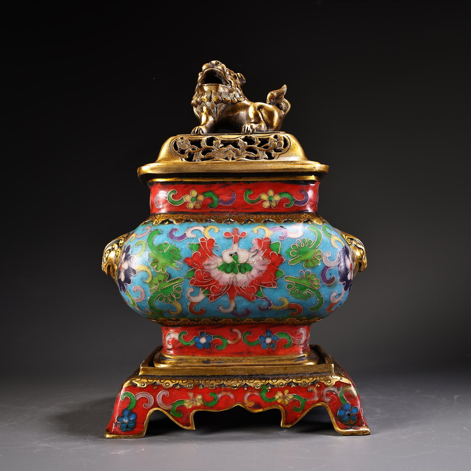 An Exquisite Cloisonne Lotus Pattern Double-Ears Censer: An Exquisite Cloisonne Lotus Pattern Double-Ears Censer Ming Dynasty, China Xuande Six-character Mark Size:9.4inx6.3in Weight:1900g景泰蓝狮盖熏香炉