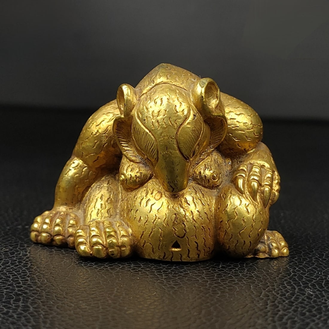 An Exquisite Gilt Bronze Bear Paper Weight: An Exquisite Gilt Bronze Bear Paper Weight Han Dynasty, China Size:2inx2.4in Weight:366g铜鎏金熊形席镇 中国汉代 Size:5cmx6cm