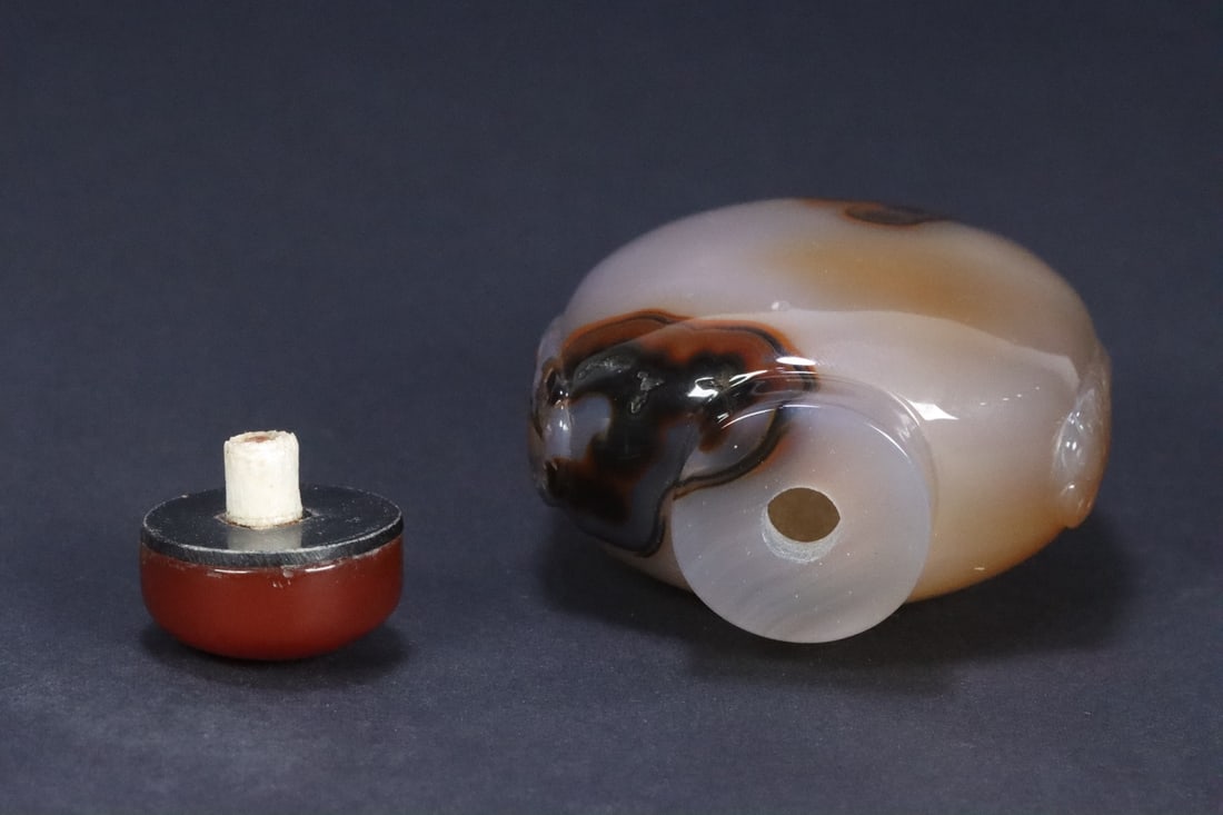 An Exquisite Agate Double-Ears Snuff Bottle - 8