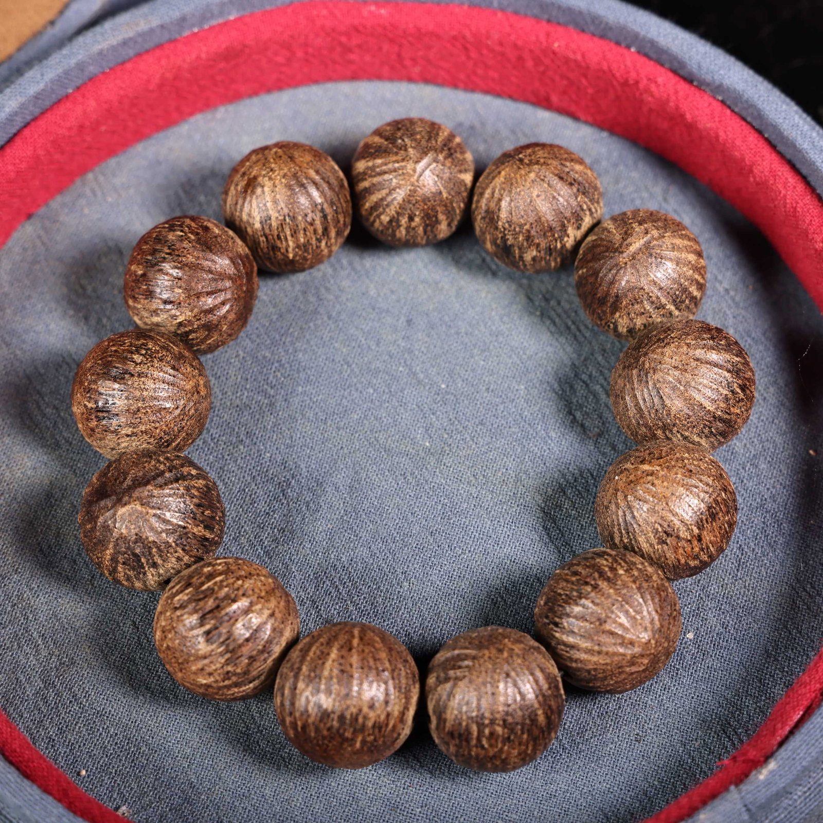 An Exquisite Eaglewood Bracelets - 3