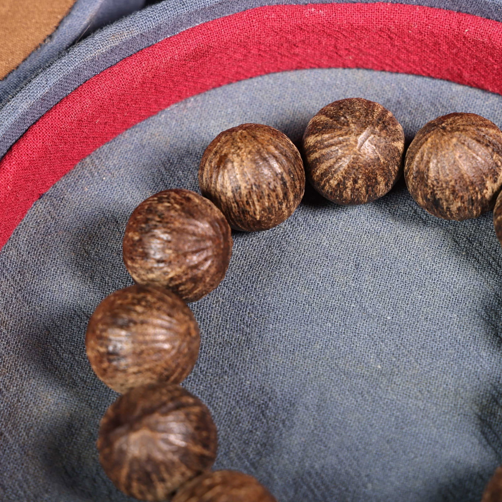 An Exquisite Eaglewood Bracelets - 4