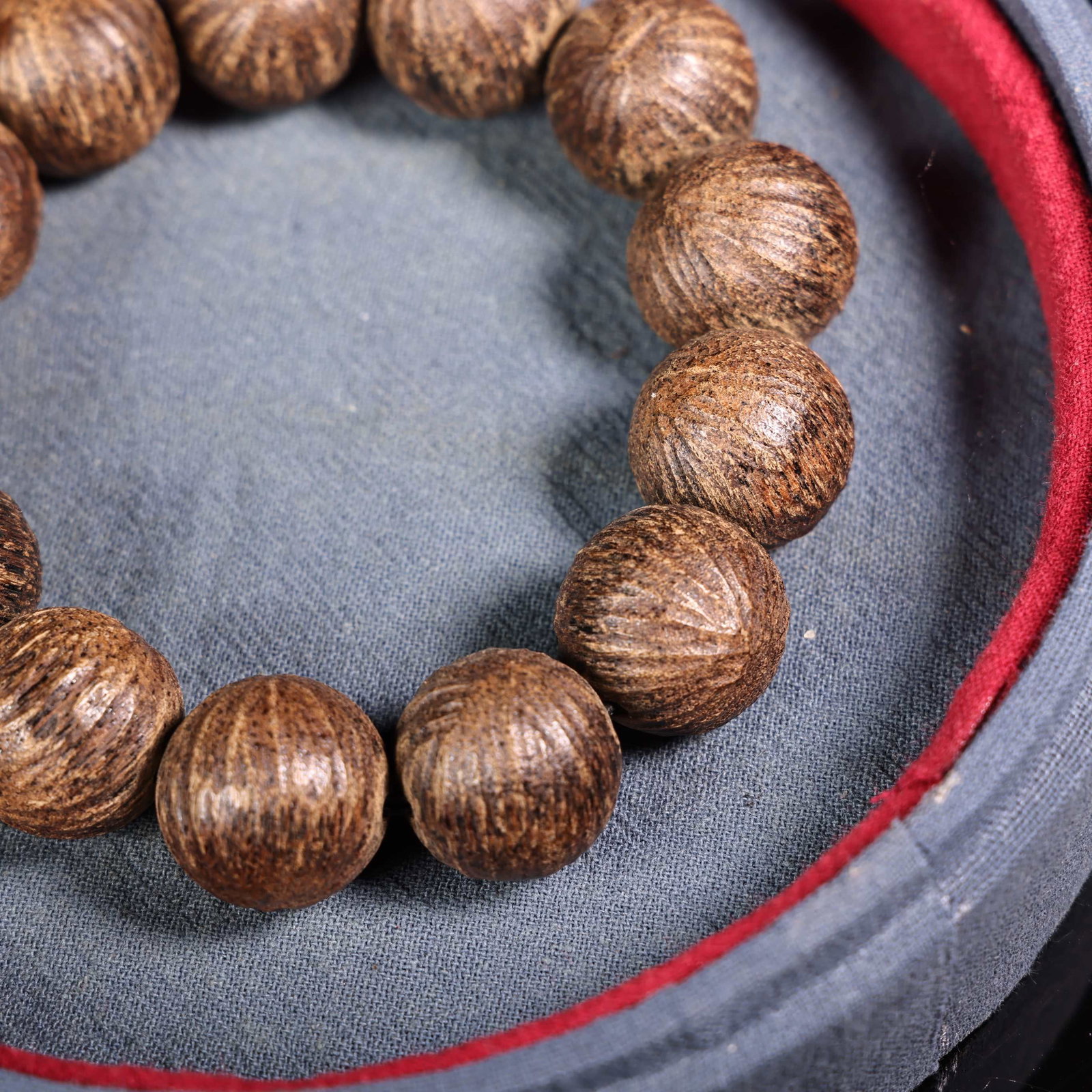 An Exquisite Eaglewood Bracelets - 5