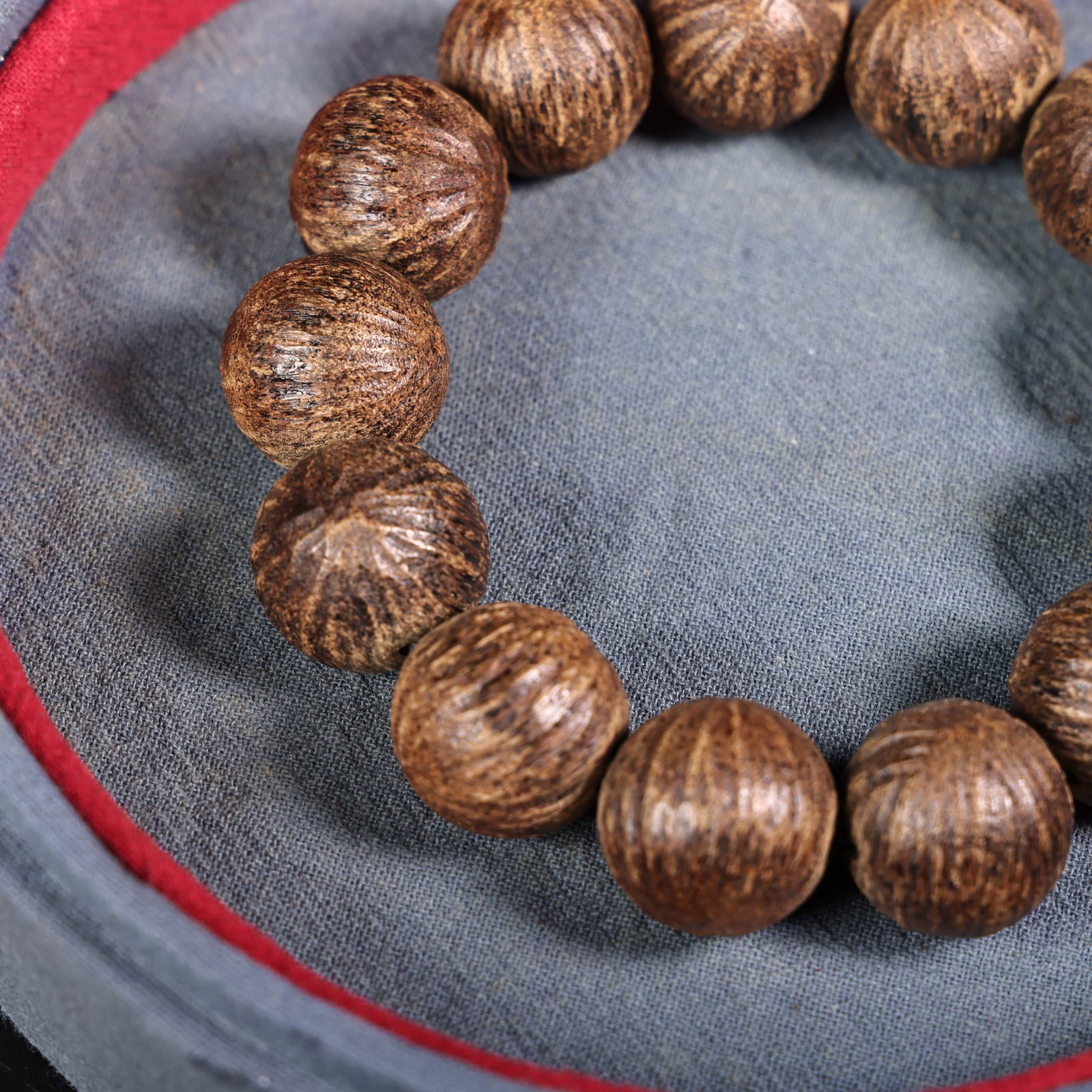 An Exquisite Eaglewood Bracelets - 6
