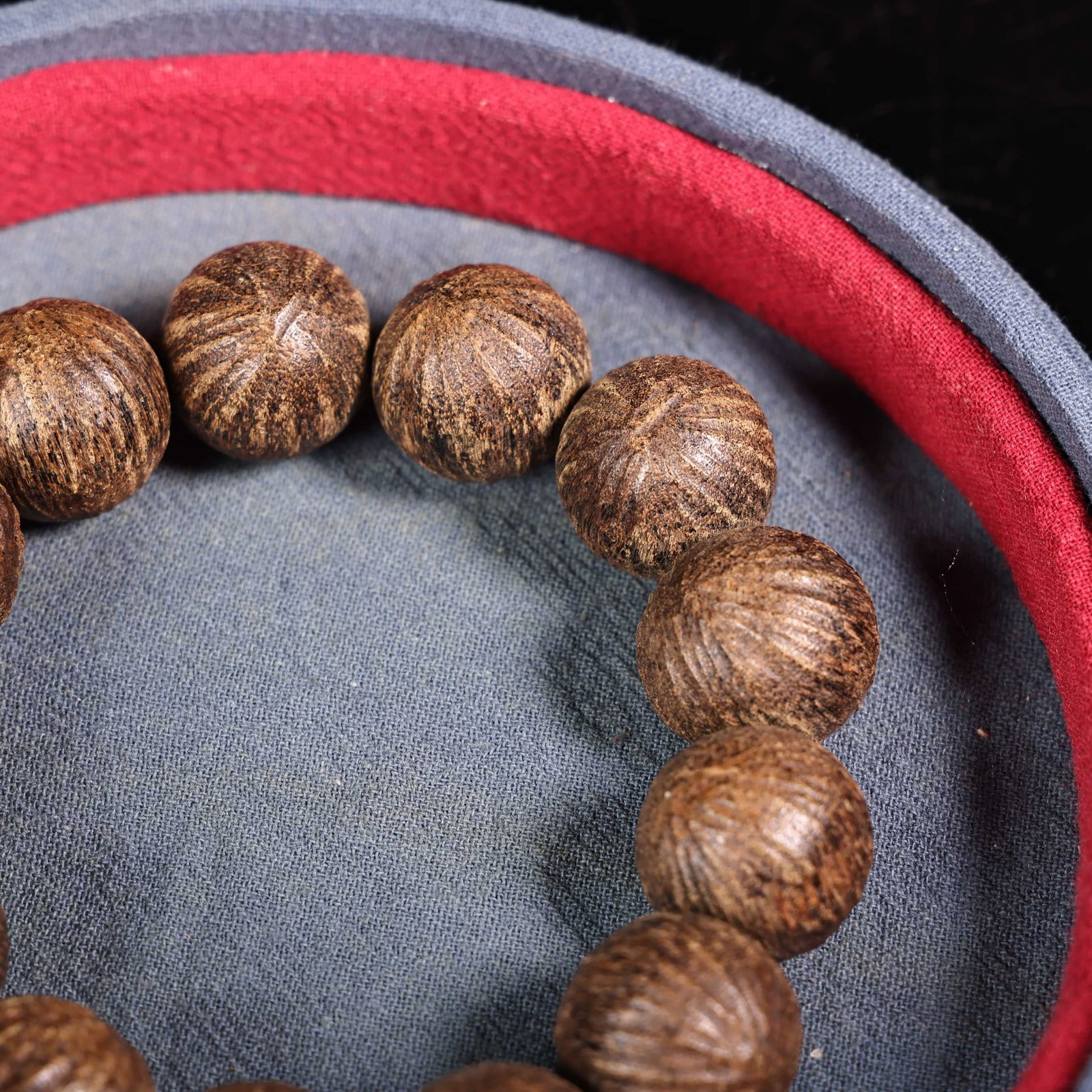 An Exquisite Eaglewood Bracelets - 7