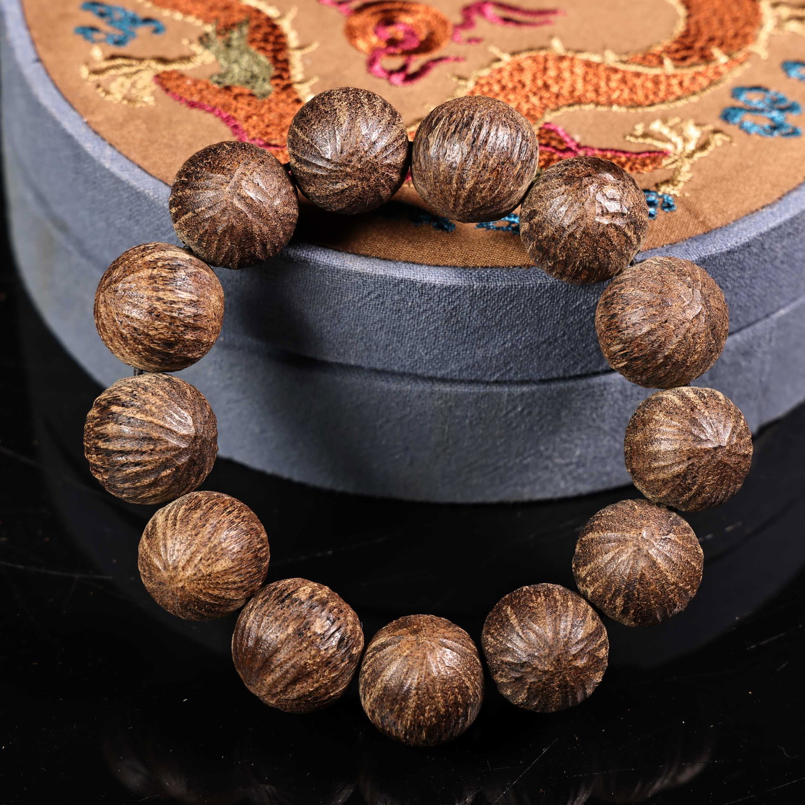 An Exquisite Eaglewood Bracelets - 8