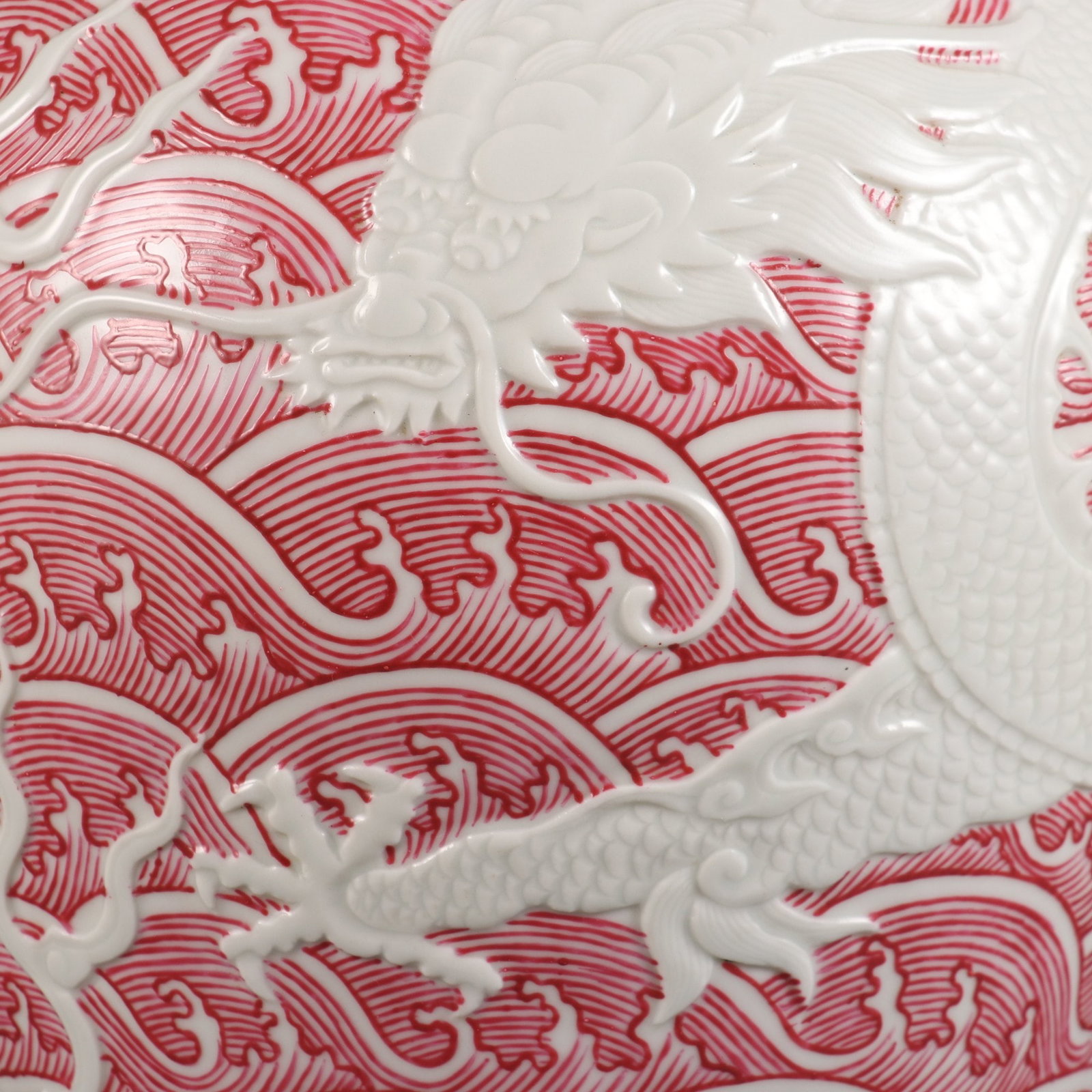 An Exquisite Ruby Red-Glazed Dragon Pattern Seawater Pattern Vase - 7