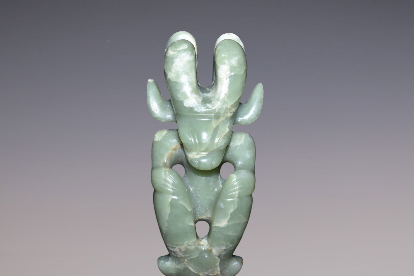 An Exquisite Hemo Jade Figure: An Exquisite Hemo Jade Figure Hong Shan Culture Size:3in Weight:790g河磨玉太阳神 红山文化 Size:7.5cm Weight:790g