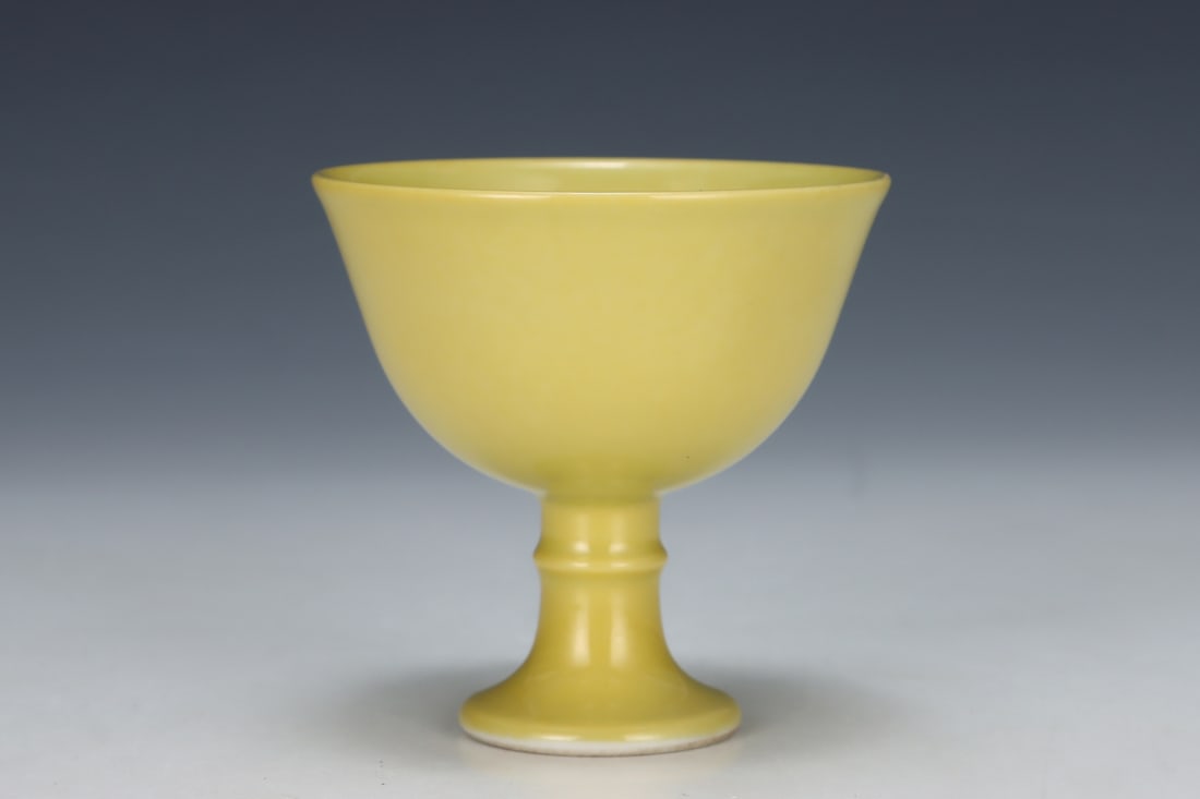 An Exquisite Yellow Glazed Cup - 3