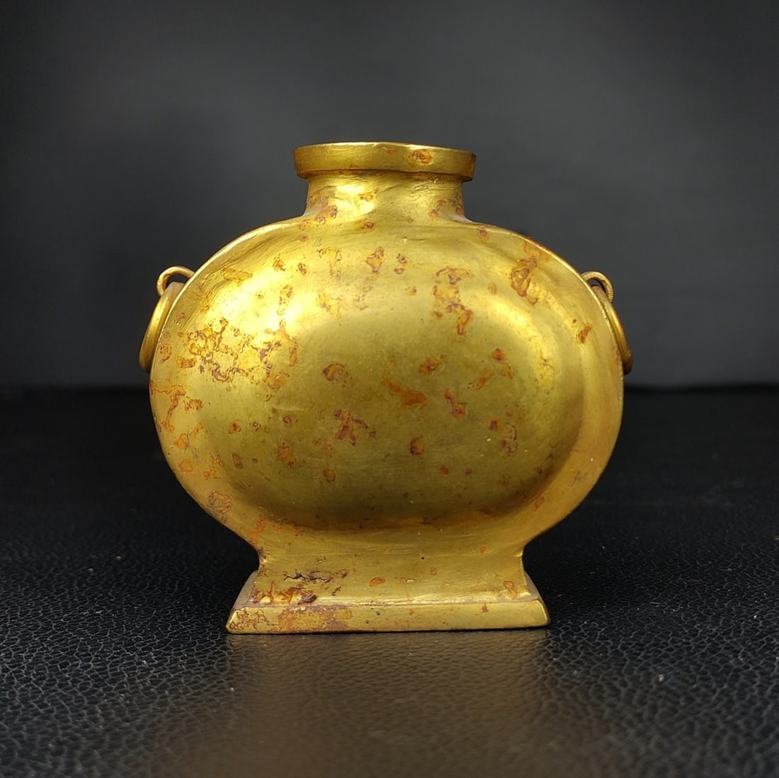 An Exquisite Gilt Bronze Double-Ears Vase: An Exquisite Gilt Bronze Double-Ears Vase Han Dynasty, China Size:2.8inx2.8in Weight:97g铜鎏金双系扁壶 中国汉代 Size:7cmx7cm