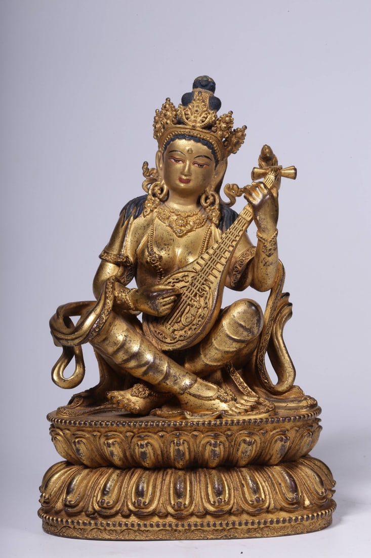 An Exquisite Gilt Bronze Buddha Statue: An Exquisite Gilt Bronze Buddha Statue Qing Dynasty, China Size:5.9inx3.9inx2.6in Weight:830g铜鎏金妙音天女造像 中国清代 S