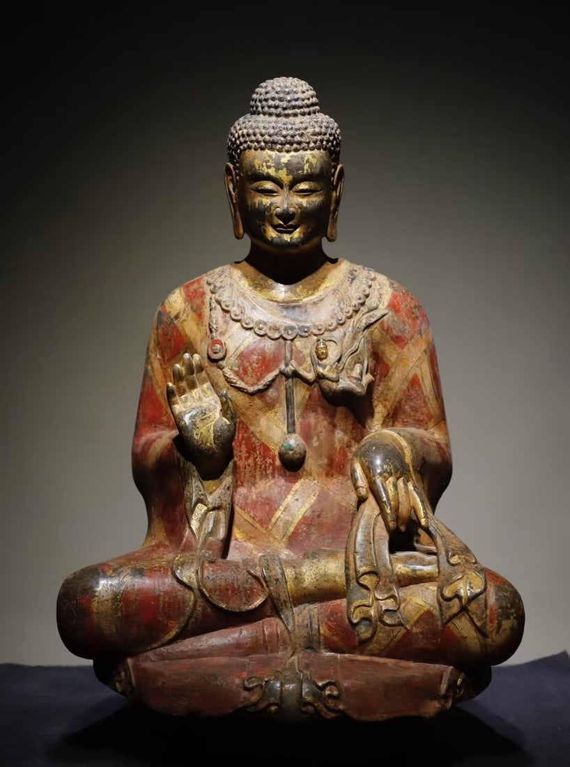 A Exquisite Limestone Buddha statue Ornament: A Exquisite Limestone Buddha statue Ornament Ancient Time, China Size:26.8inx17.7inx13.8in青石彩绘佛像 远古时期 Size:68cmx45cmx35cm