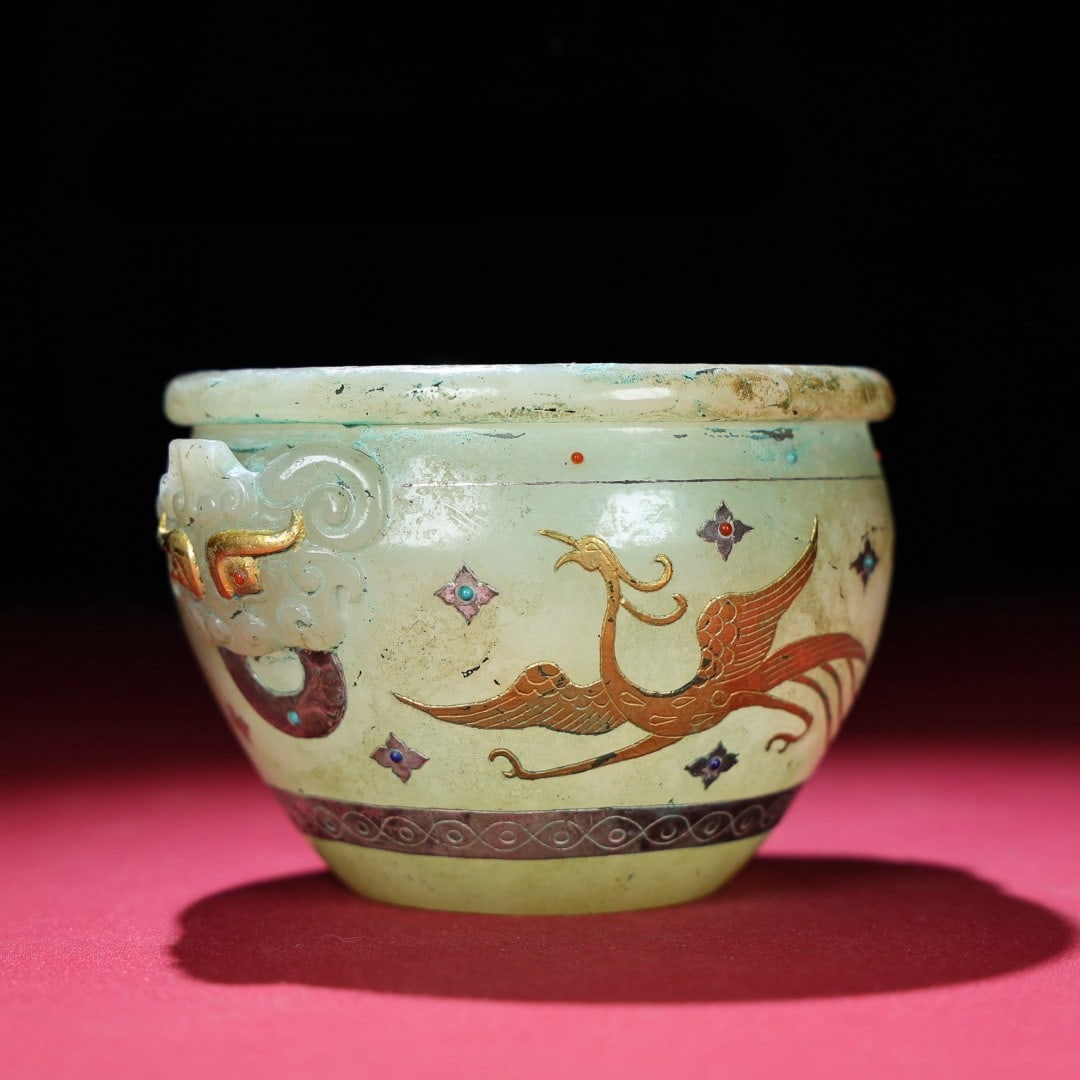 An Exquisite White Jade Inlaid Gold and Silver Phoenix Pattern Double-Ears Vat: An Exquisite White Jade Inlaid Gold and Silver Phoenix Pattern Double-Ears Vat Han Dynasty, China Size:4.4inx3.7inx2.7in Weight:360g白玉错金银缸 中国