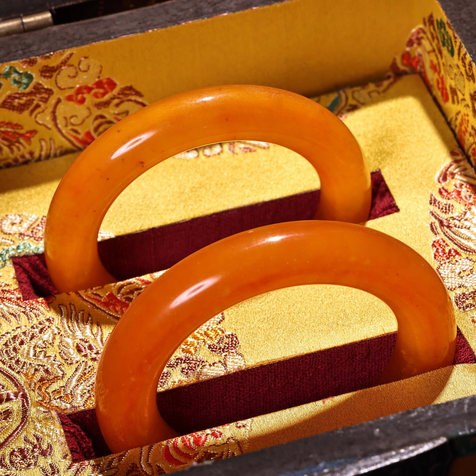 An Exquisite Jadeite Bracelets - 3