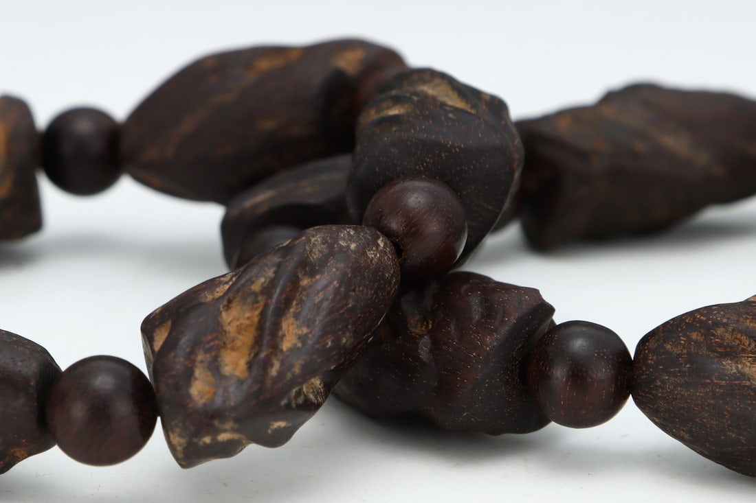 An Exquisite Eaglewood Bracelets - 7