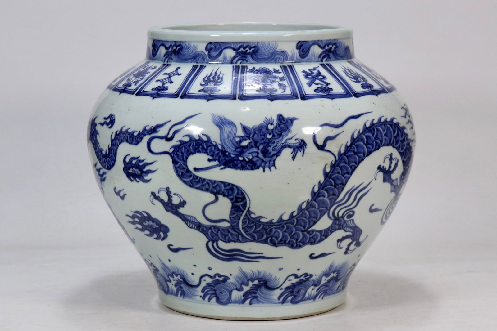 An Exquisite Blue and White Dragon Pattern Jar: An Exquisite Blue and White Dragon Pattern Jar Yuan Dynasty, China Size:11.4inx8.5in青花云龙赶珠纹大罐 中国元代