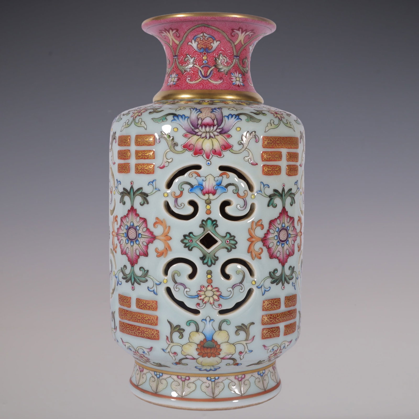 An Exquisite Famille-Rose Ruby Red-Glazed Painted Gold Lotus Pattern Vase: An Exquisite Famille-Rose Ruby Red-Glazed Painted Gold Lotus Pattern Vase Qing Dynasty, China Qianlong Six-character Mark Size:9.4in粉彩豆青釉描金胭!