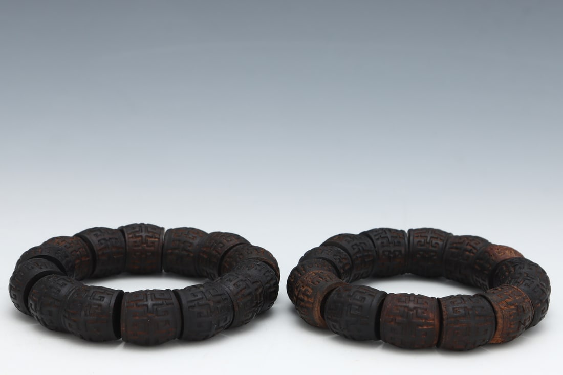 An Exquisite Eaglewood Bracelets - 4