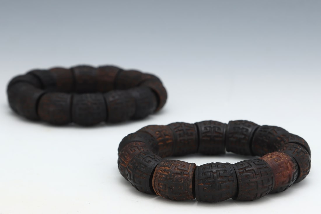 An Exquisite Eaglewood Bracelets - 5