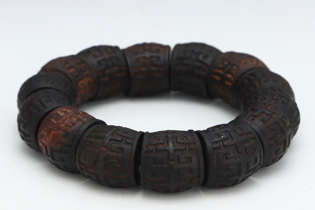 An Exquisite Eaglewood Bracelets - 6