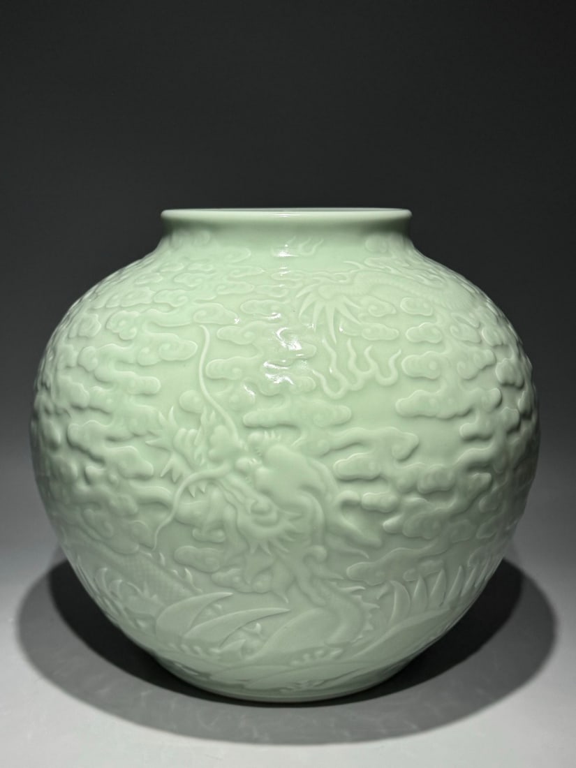An Exquisite Celadon Glazed Dragon Pattern Jar - 6