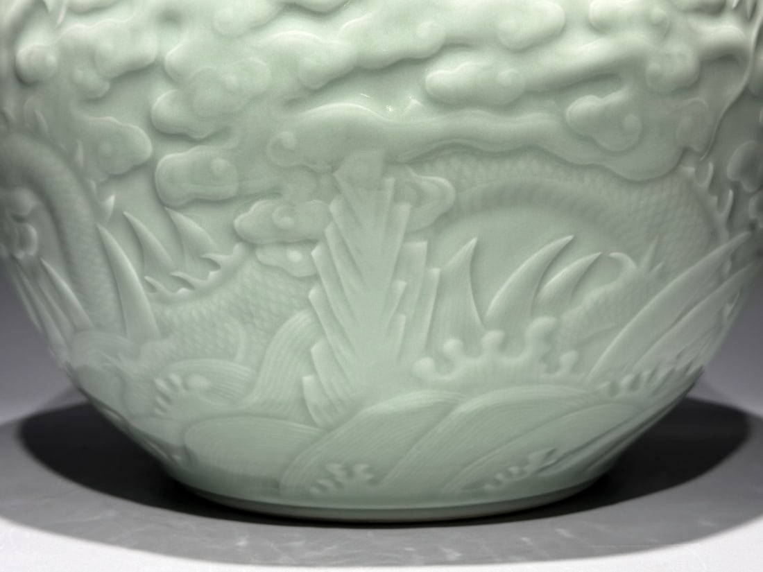 An Exquisite Celadon Glazed Dragon Pattern Jar - 7