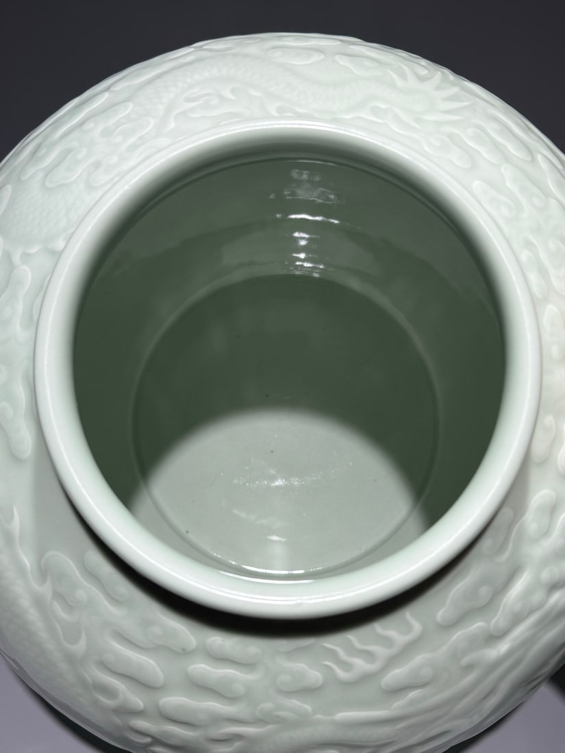 An Exquisite Celadon Glazed Dragon Pattern Jar - 8