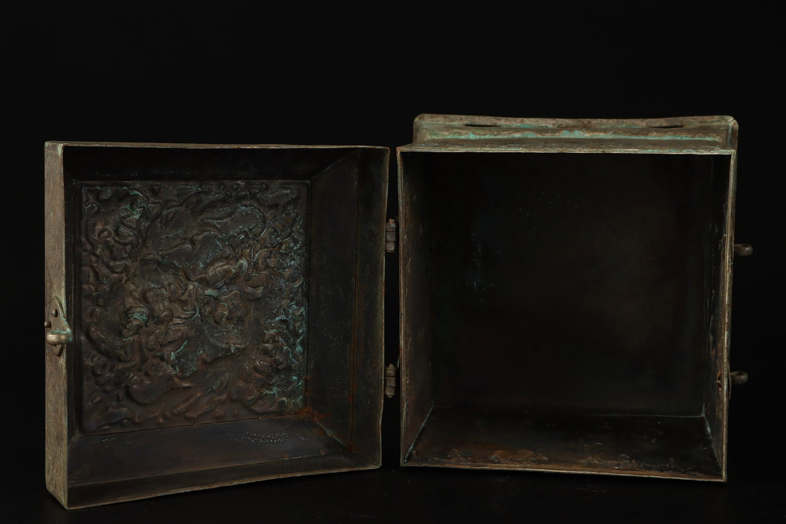 An Exquisite Silver Buddha Statue Pattern Box - 8