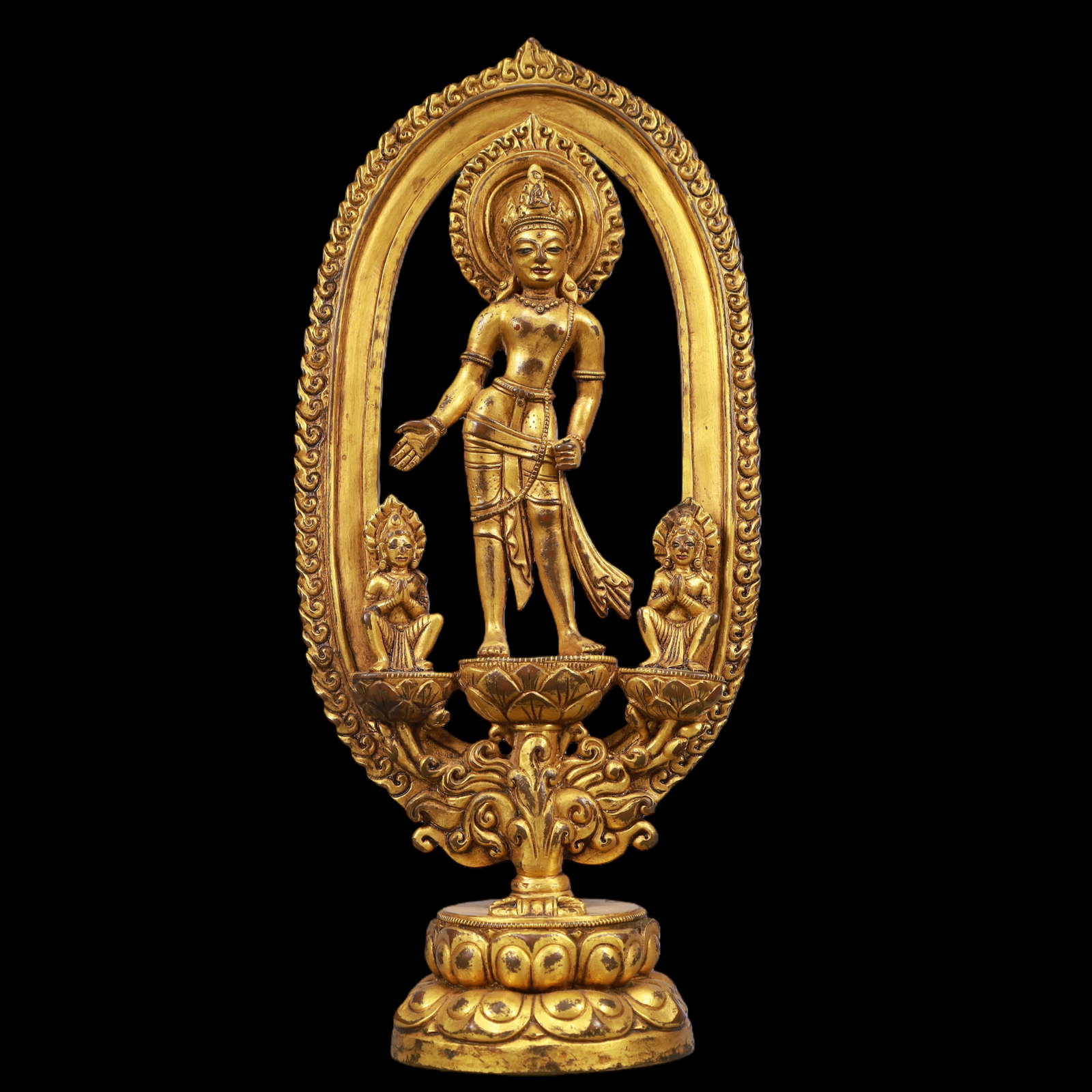 An Exquisite Gilt Bronze Buddha Statue: An Exquisite Gilt Bronze Buddha Statue Qing Dynasty, China Qianlong Six-character Mark Size:4.7inx2.8inx10.2in Weight:1050g铜鎏金长寿佛佛像