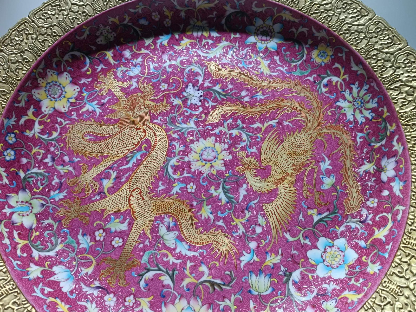 An Exquisite Enamel Ruby Red-Glazed Dragon and Phoenix Pattern Lotus Pattern Plate - 2