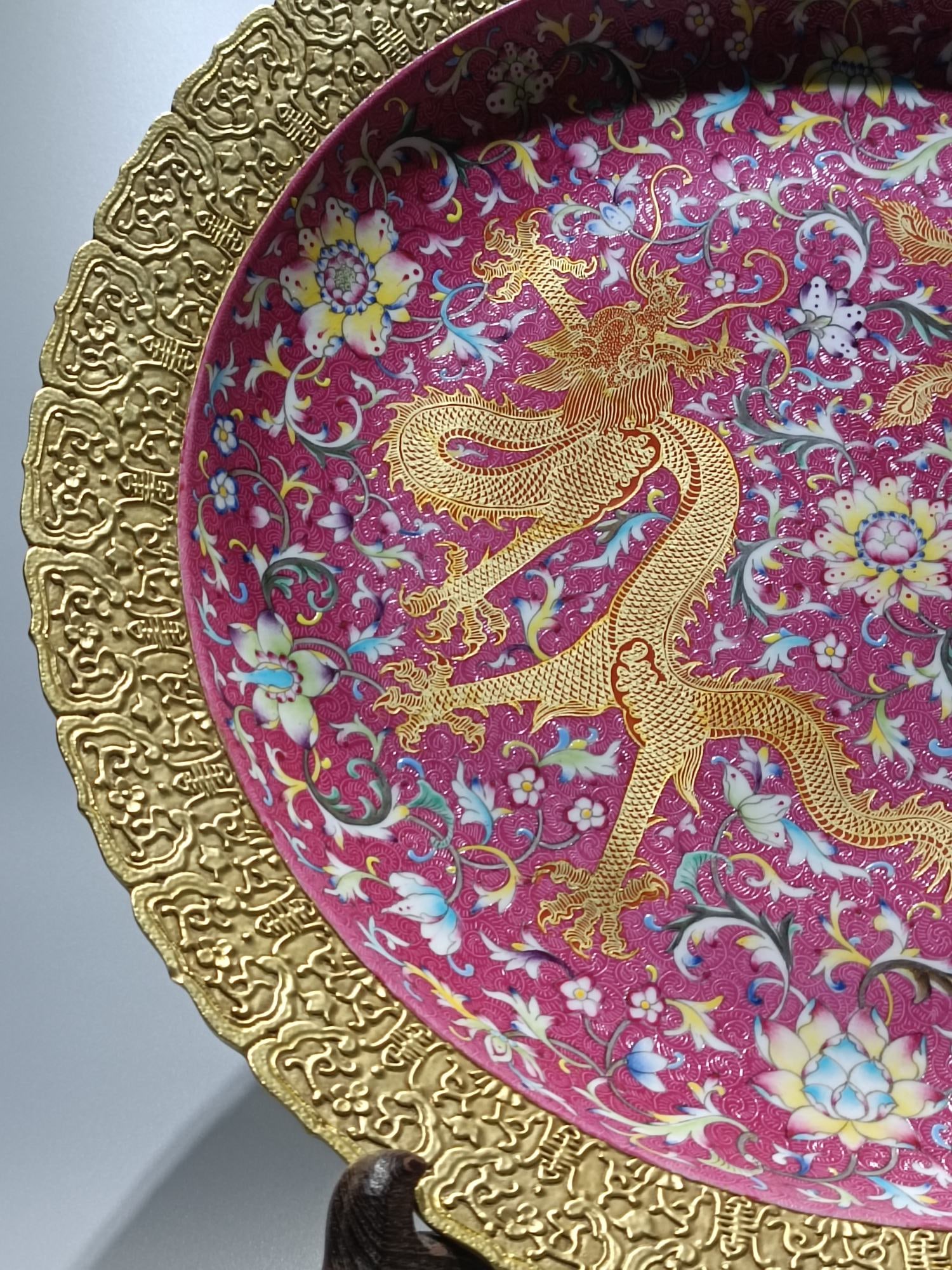 An Exquisite Enamel Ruby Red-Glazed Dragon and Phoenix Pattern Lotus Pattern Plate - 3