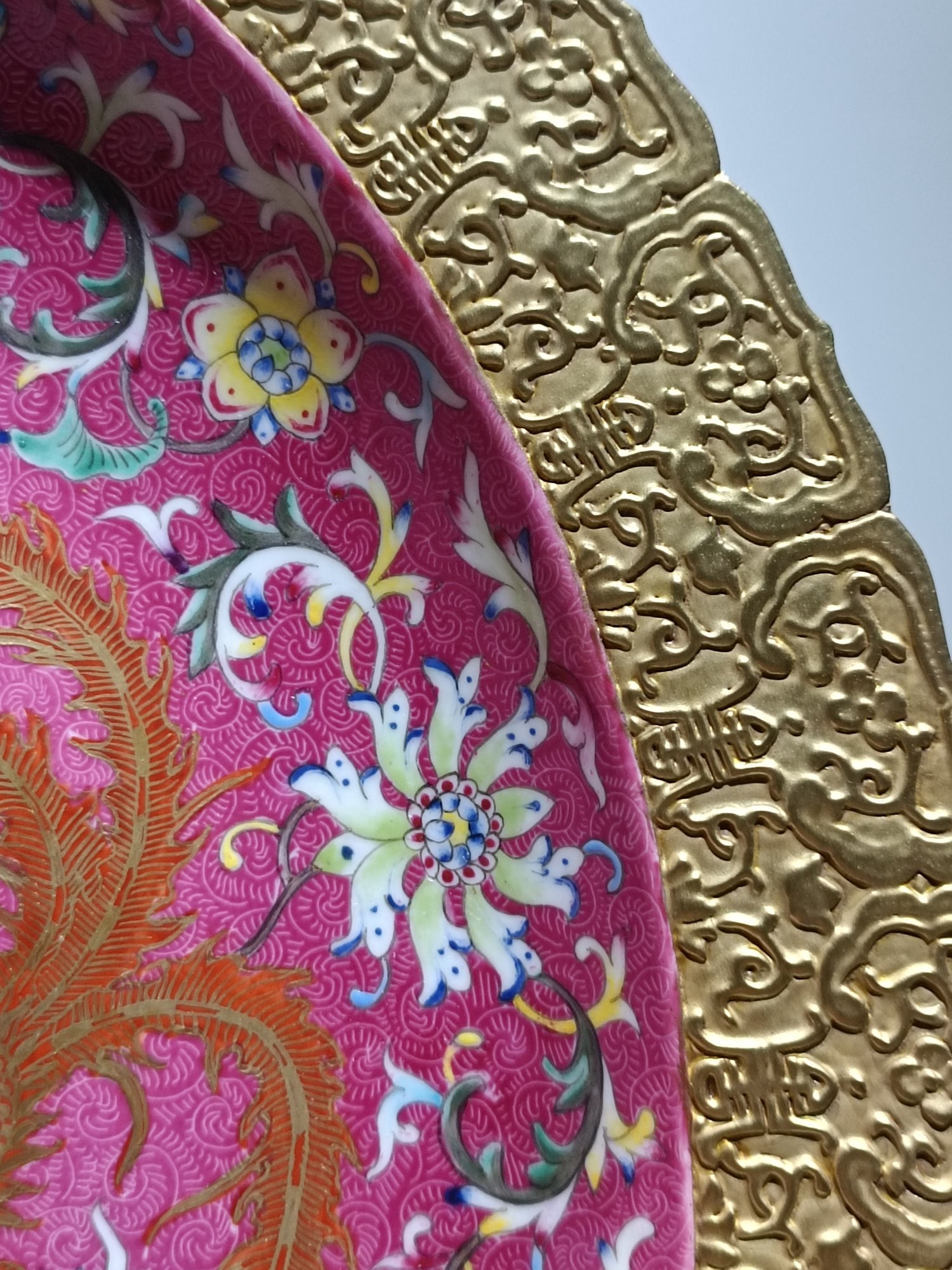 An Exquisite Enamel Ruby Red-Glazed Dragon and Phoenix Pattern Lotus Pattern Plate - 6