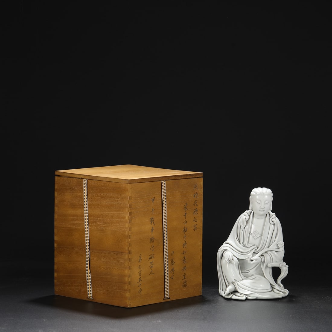An Exquisite Blance-De-Chine Buddha Statue: An Exquisite Blance-De-Chine Buddha Statue Ming Dynasty, China Size:10inx6.3in德化窑象牙白釉手持如意佛像
