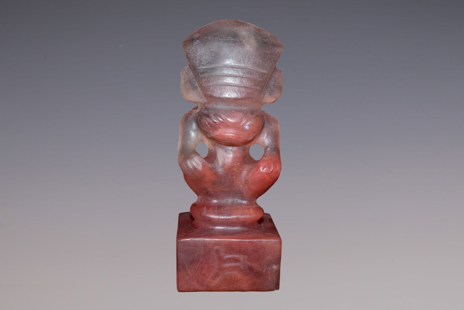 An Exquisite Crystal Figure Seal: An Exquisite Crystal Figure Seal Hong Shan Culture Size:8.3inx3.5in Weight:1.31kg水晶人物印章 红山文化 Size:21cmx9cm Weight:1.31kg