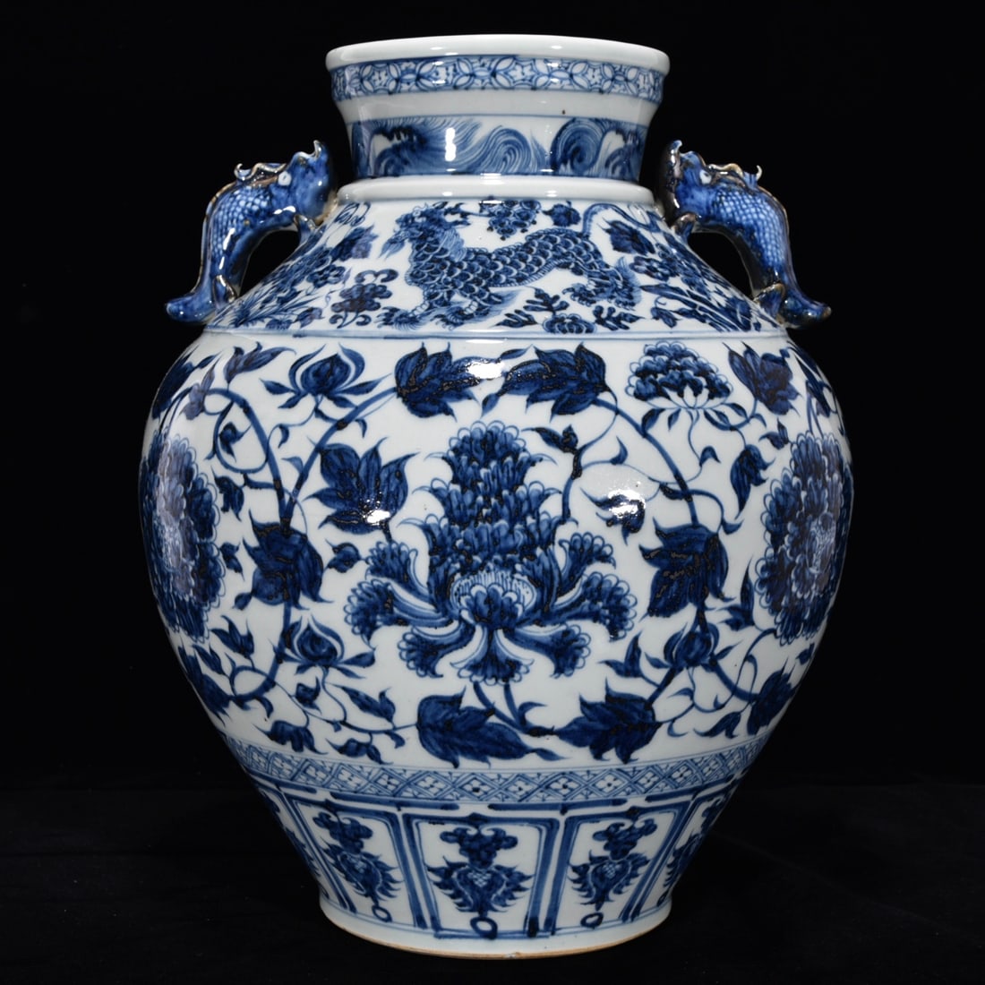 An Exquisite Blue and White Flower Pattern Double-Ears Jar: An Exquisite Blue and White Flower Pattern Double-Ears Jar Yuan Dynasty, China Size:15.7inx12.6in青花花卉纹双耳罐 中国元代
