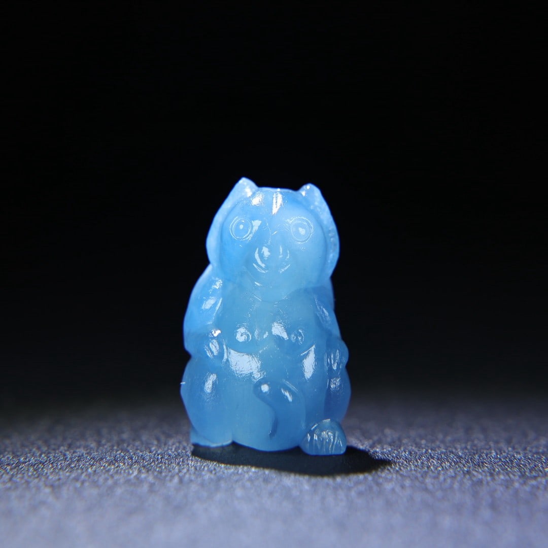 An Exquisite Aquamarine Bear Pendant: An Exquisite Aquamarine Bear Pendant Han Dynasty, China Size:1.5inx0.9inx1in Weight:24g海蓝宝熊挂件 中国汉代 Size:3.7cmx2.4cmx2.5cm