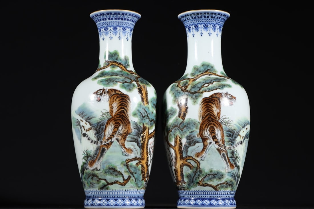 A Pair of Exquisite Famille-Rose Animal Pattern Vase: A Pair of Exquisite Famille-Rose Animal Pattern Vase Qing Dynasty, China Qianlong Six-character Mark Size:7.9inx3.7in粉彩猛虎上山赏瓶一对