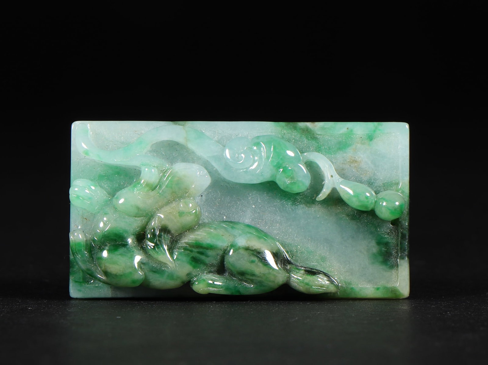 An Exquisite Jadeite Auspicious Beast Pattern Ornament: An Exquisite Jadeite Auspicious Beast Pattern Ornament Qing Dynasty, China Size:1.8inx0.9inx0.4in Weight:21g翡翠瑞兽吐瑞佩 中国清代