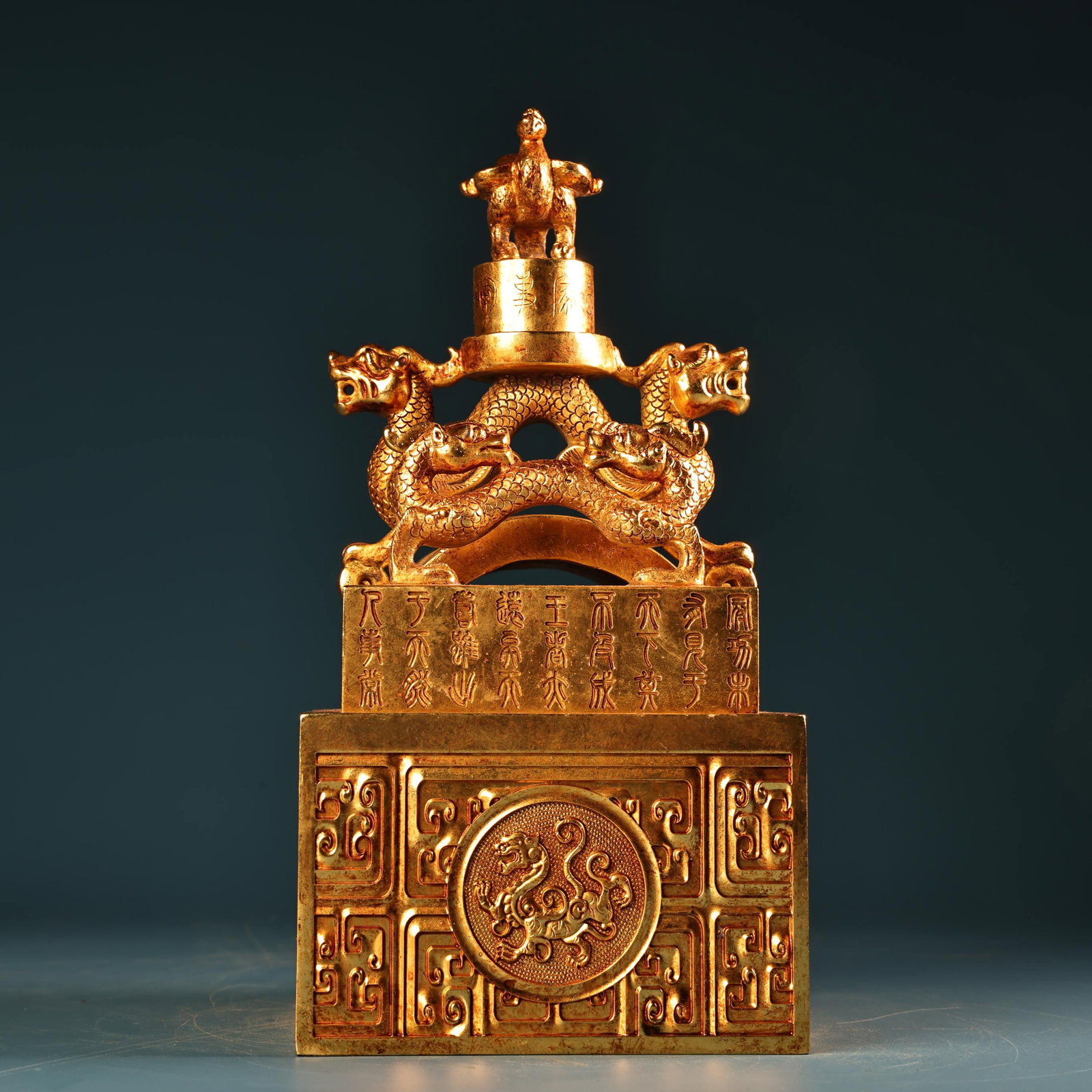 A Set of Fine Gilt Bronze Auspicious Beast Seal: A Set of Fine Gilt Bronze Auspicious Beast Seal Qing Dynasty, China Size:6.7inx3.5in Weight:5000g铜鎏金印章一套 中国清代