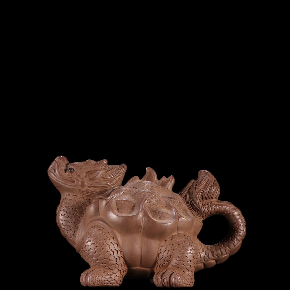 An Exquisite Purple Sands Auspicious Beast-Shaped Teapot: An Exquisite Purple Sands Auspicious Beast-Shaped Teapot Chen ming yuan Size:4.1inx6.5in紫砂龙龟形茶壶 陈鸣远 Size:10.4cmx16.5cm
