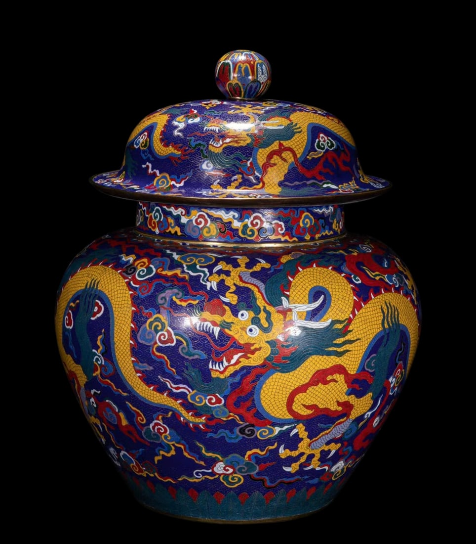 A Exquisite Cloisonne Dragon Pattern Jar: A Exquisite Cloisonne Dragon Pattern Jar Qing Dynasty, China Qianlong Four-character Mark Size:22.8inx16.1in Weight:32KG景泰蓝龙纹盖罐 中国清