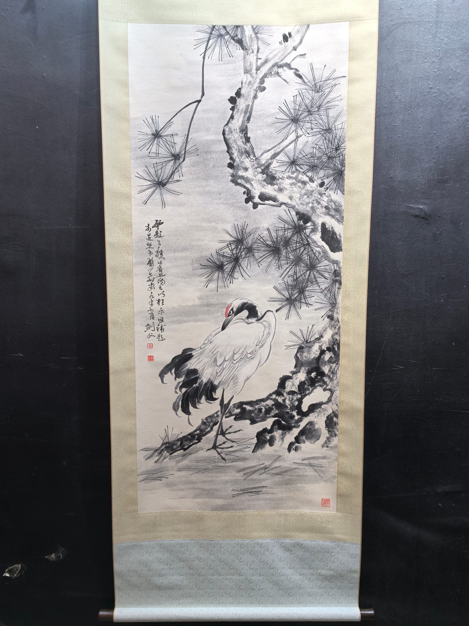 A Chinese Vertical Scroll Ink Painting of Pine and Crane on Paper: A Chinese Vertical Scroll Ink Painting of Pine and Crane on Paper Gao jianfu Size:23.4inx54.3in高剑父花鸟 纸本立轴Size:59.5cmx138cm
